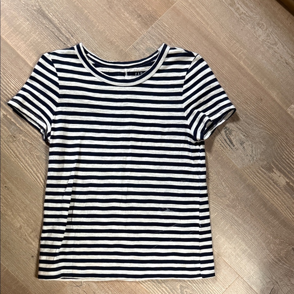 GAP Women's Striped Tees - Forever Soft Tees Navy White and Cream White - Picture 5 of 7